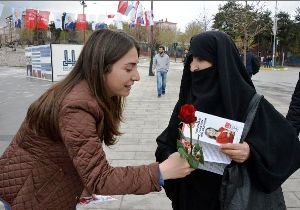 Oyunu Isteyen Kadın Vekil Adayını Oğluna Istedi.