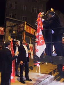 Zekai Kaya'dan Gündüz Seçim Ziyaretleri Gece Bayrak Seferberliği