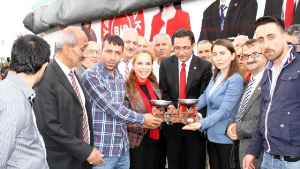 Erzurum'da CHP'lilerden Seçim Tır'ının Engellenmesine Terazili Protesto