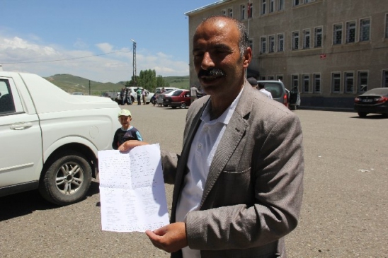 Erzurum'da 10 Adet YSK Mühürlü Boş Zarf Vermek İsteyen 1 Kişi Gözaltına Alındı