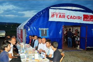 Çat Belediye Başkanı Kılıç, İftar Çadırı Geleneğini Bu Yıl Da Sürdürdü