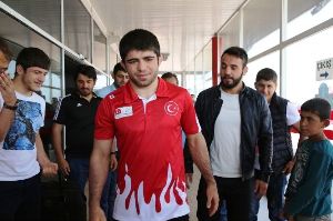 Avrupa Yaz Spor Oyunları’nda 3. Olan Yakup Erzurum’da Coşkuyla Karşılandı