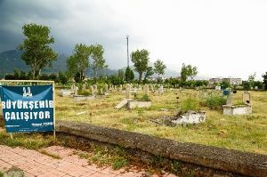 Büyükşehir Belediyesi Ramazan’da Mezarlık Çalışmalarını Hızlandırdı