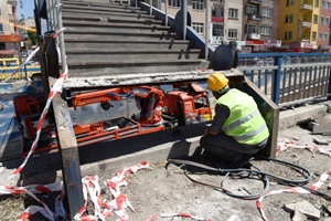 BÜYÜKŞEHİR, CUMHURİYET CADDESİ’NE MEYDAN YAPIYOR