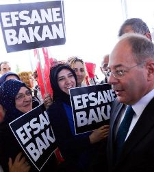 Recep Akdağ, Erzurum'da 'Efsane Bakan' Pankatı İle Karşılandı