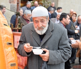 Erzurum’da Aşure Dağıtımı