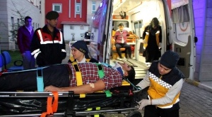 Erzurum'da Otomobil Şarampole Uçtu: 4 Yaralı Var