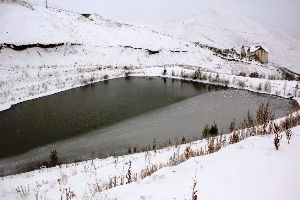 Erzurum’da Soğuk Hava Göleti Dondurdu