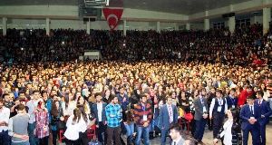 Atatürk Üniversitesi Öğrencileri Vize Stresini Resul Dindar Konseriyle Attı