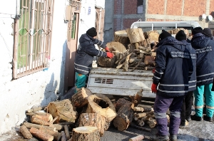 Büyükşehir'den Yakacak Yardımı