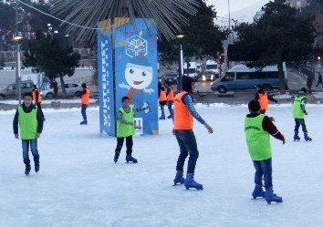 Büyükşehir'den Buz Pateni Kursu