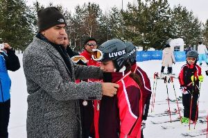 Yakutiye Belediyesi Erzurum’un Çocuklarına Kayak Öğretiyor