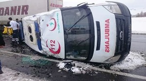 Pasinler'de Ambulans Kaza Yaptı: 3 Yaralı Var
