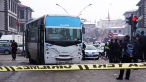 Erzurum'da Ölüm Kavşağında Bir Kişi Daha Otobüs Altında Kaldı