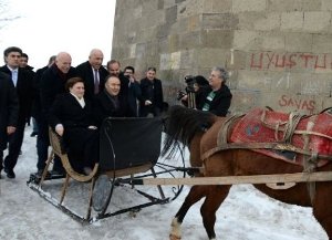 Bakan Sarı İlk Atlı Kızak Keyfini Erzurum'da Yaşadı