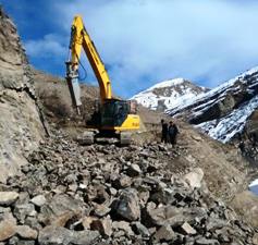 BÜYÜKŞEHİR, KONFORLU BİR ULAŞIM İÇİN KIRSALDA YOL YAPIYOR