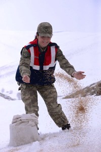 Erzurum'da Yaban Hayvanlarına Yem Bırakıldı