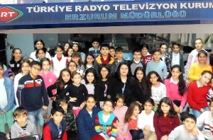 TRT Erzurum Müdürlüğü Türk Halk Müziği Çocuk Korosu'ndan Canlı Radyo Yayını