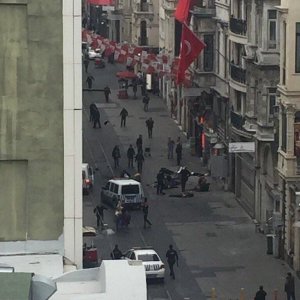 BEYOĞLU'NDA CANLI BOMBA SALDIRISI: 5 ÖLÜ, 19 YARALI VAR