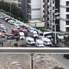 Diyarbakır'da bombalı saldırı:7 şehit 27 yaralı