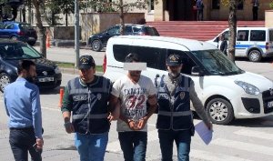 Erzurum'da Kendini Polis Olarak Tanıtan Dolandırıcı Yakalandı