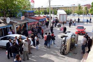 Erzurum'da Freni Boşalan Tır Köprüden Uçtu, 4 Otomobili Biçti