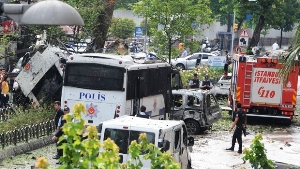 İstanbul'da Çevik Kuvvet'e bombalı saldırı: 11 ölü