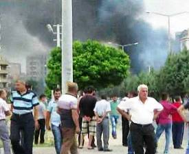 Emniyet Müdürlüğü'ne bomba yüklü araçla saldırdılar