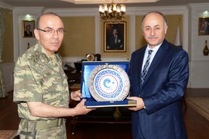 Korgeneral Öngay'dan Vali Azizoğlu’na Veda Ziyareti