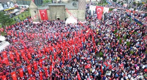 ERZURUM BAYRAK NÖBETİNDE TEK YÜREK