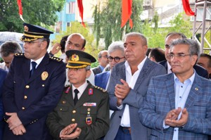 Erzurum'da gerçekleştirilen "Demokrasi ve Şehitler Mitingi"nde Çat Belediyesi de boy gösterdi.