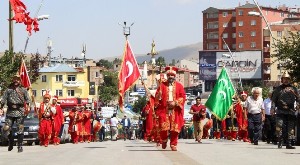 Erzurum’da "Güreş" Öncesi Kortej