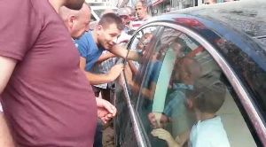 Erzurum'da otomobilde kilitli kalan çocuk, cam kırılarak kurtarıldı