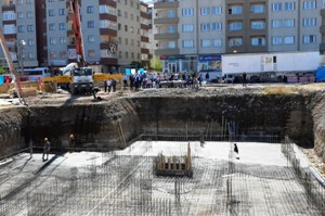 PALANDÖKEN BELEDİYESİ, İLÇE EMNİYET MÜDÜRLÜĞÜ’NÜN YENİ HİZMET BİNASININ TEMELİNİ ATTI