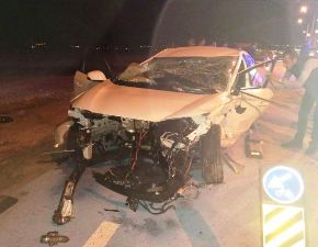Erzurum'da 3 Kişinin Yaralandığı Kazada Otomobilin Kopan Motoru 10 Metre İleriye Fırladı