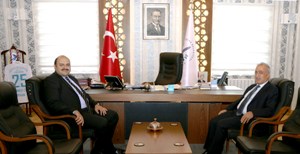Rektör Çomaklı’dan Başkan Orhan’a ziyaret… Üniversite-belediye işbirliği vurgusu…