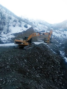 BÜYÜKŞEHİR KIŞ MEVSİMİNDE BİLE KIRSALDA YOL YAPIYOR