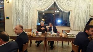 AK Parti'de halef selef buluşması... Eski yönetim onuruna yemek verildi