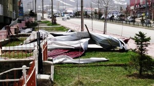 Erzurum'da Fırtına Çatıları Uçurdu