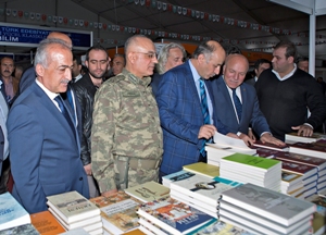 Rektör Ömer Çomaklı Erzurum Kitap Fuarı’nın Açılışına Katıldı