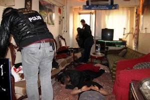 Erzurum'da 26 Ayrı Adrese Uyuşturucu Baskını