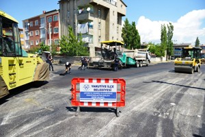 Yakutiye’den Yukarı Sanayi Mahallesi’ne 6 Bin ton Asfalt