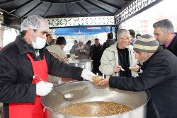 Palandöken Belediyesi'nden 25 bin kişiye aşure