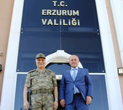 PAŞA'DAN VALİ AZİZOĞLU'NA ZİYARET