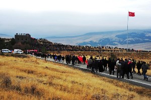 ERZURUM VALİSİ AZİZOĞLU DAVET ETTİ...TABYALAR YÜRÜYÜŞÜ, BU YIL 11 KASIM CUMARTESİ GÜNÜ YAPILACAK