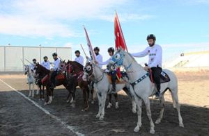Erzurum’da Yem Ödüllü Cirit Turnuvası