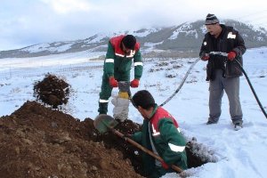 Toprağın buz tuttuğu Erzurum’da toplu mezar kazılıyor