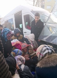 Erzurum'da Öğrenci Servisi Otobüs Durağındaki Yayaları Ezdi: 3 Yaralı