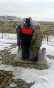 BÜYÜKŞEHİR AZİZİYE TABYASI ŞEHİTLER ANITI’NI ONARDI