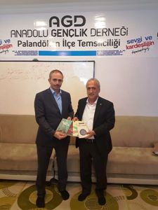 ATATÜRK ÜNİVERSİTESİ REKTÖRÜ PROF. DR. ÖMER ÇOMAKLI ANADOLU GENÇLİK DERNEĞİ ERZURUM ŞUBESİNİ ZİYARET ETTİ